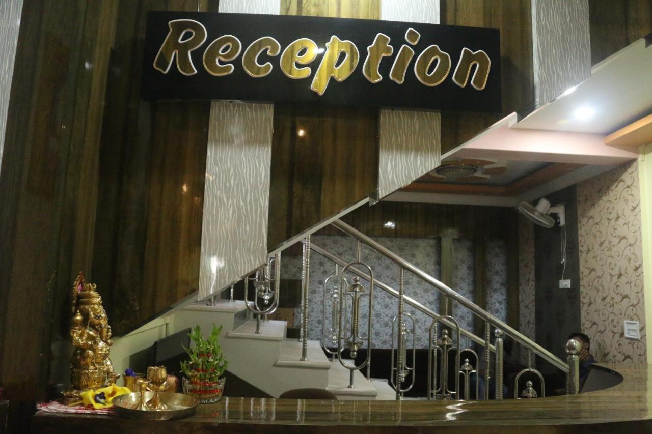 Hotel Himalaya Агартала Экстерьер фото