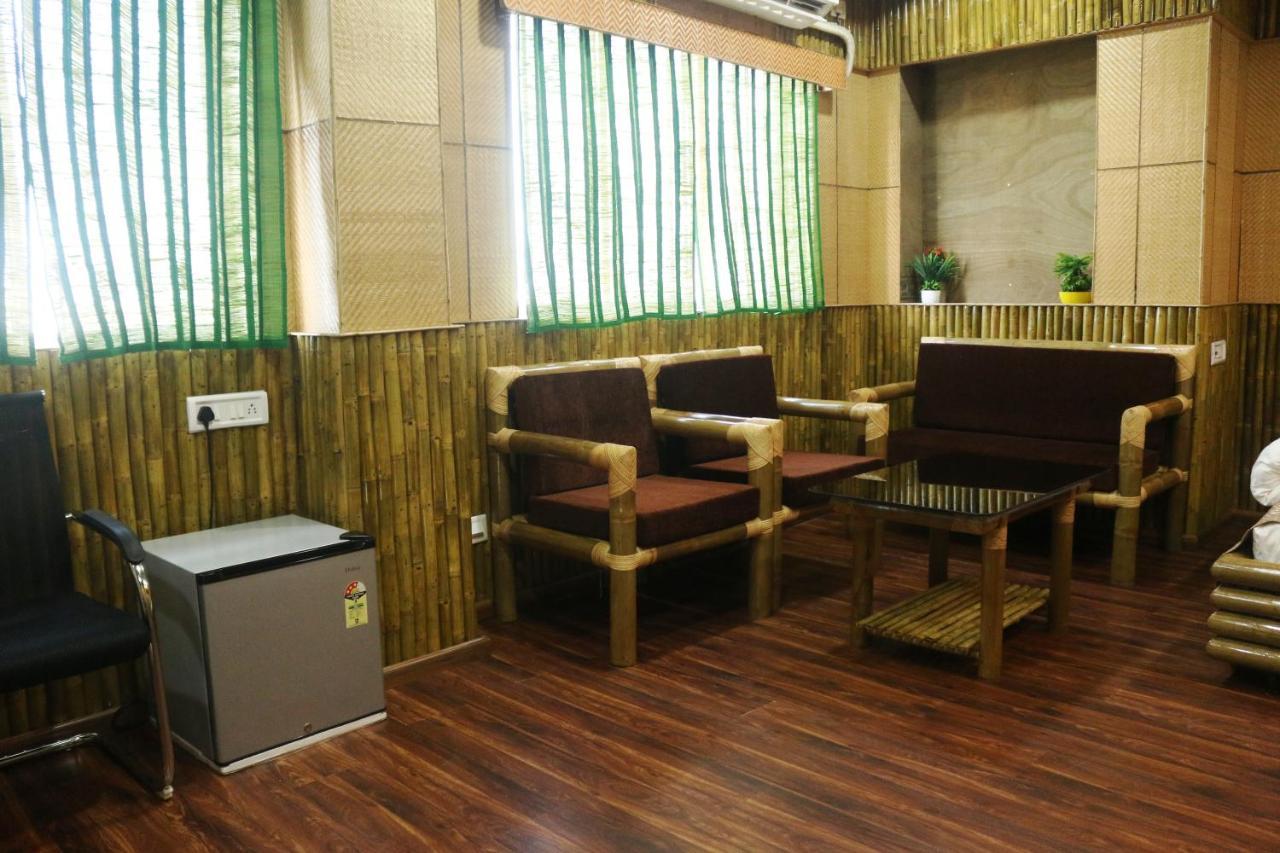 Hotel Himalaya Агартала Экстерьер фото