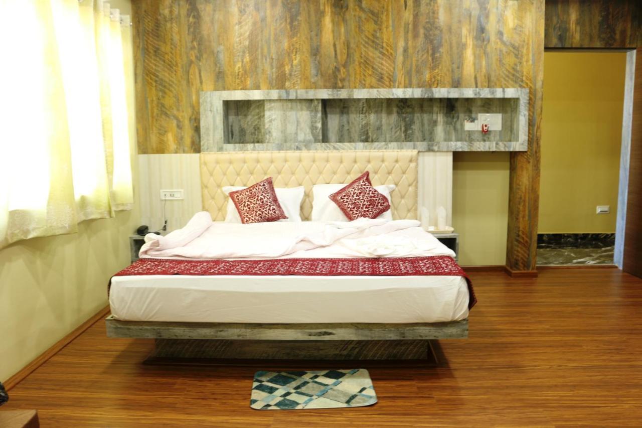Hotel Himalaya Агартала Экстерьер фото