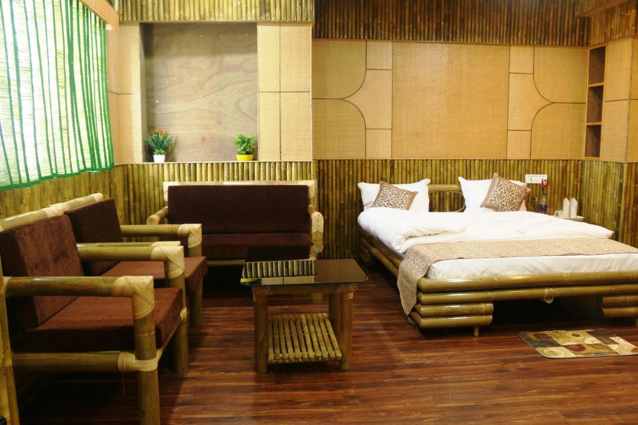 Hotel Himalaya Агартала Экстерьер фото
