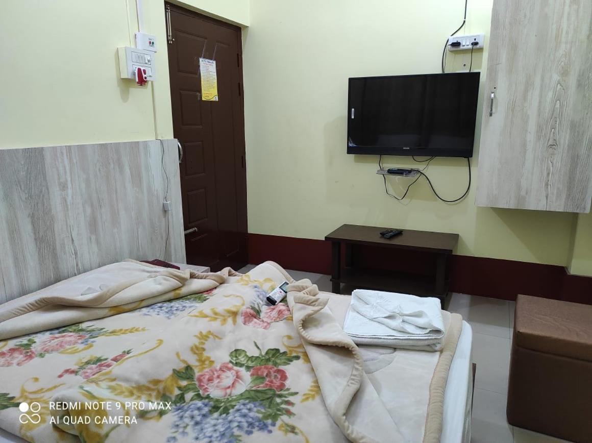 Hotel Himalaya Агартала Экстерьер фото