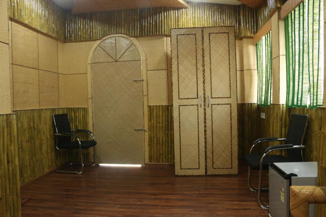 Hotel Himalaya Агартала Экстерьер фото