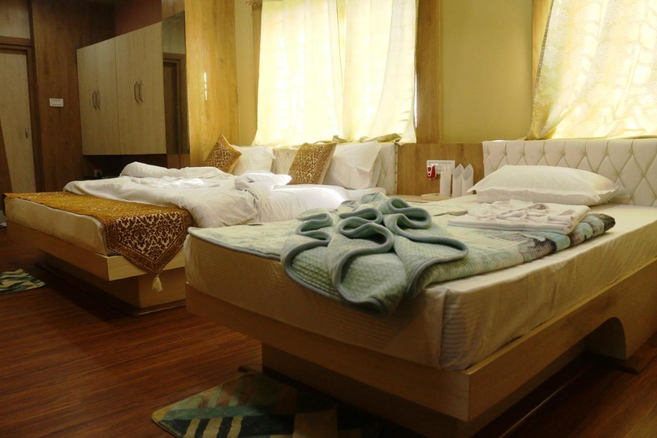 Hotel Himalaya Агартала Экстерьер фото