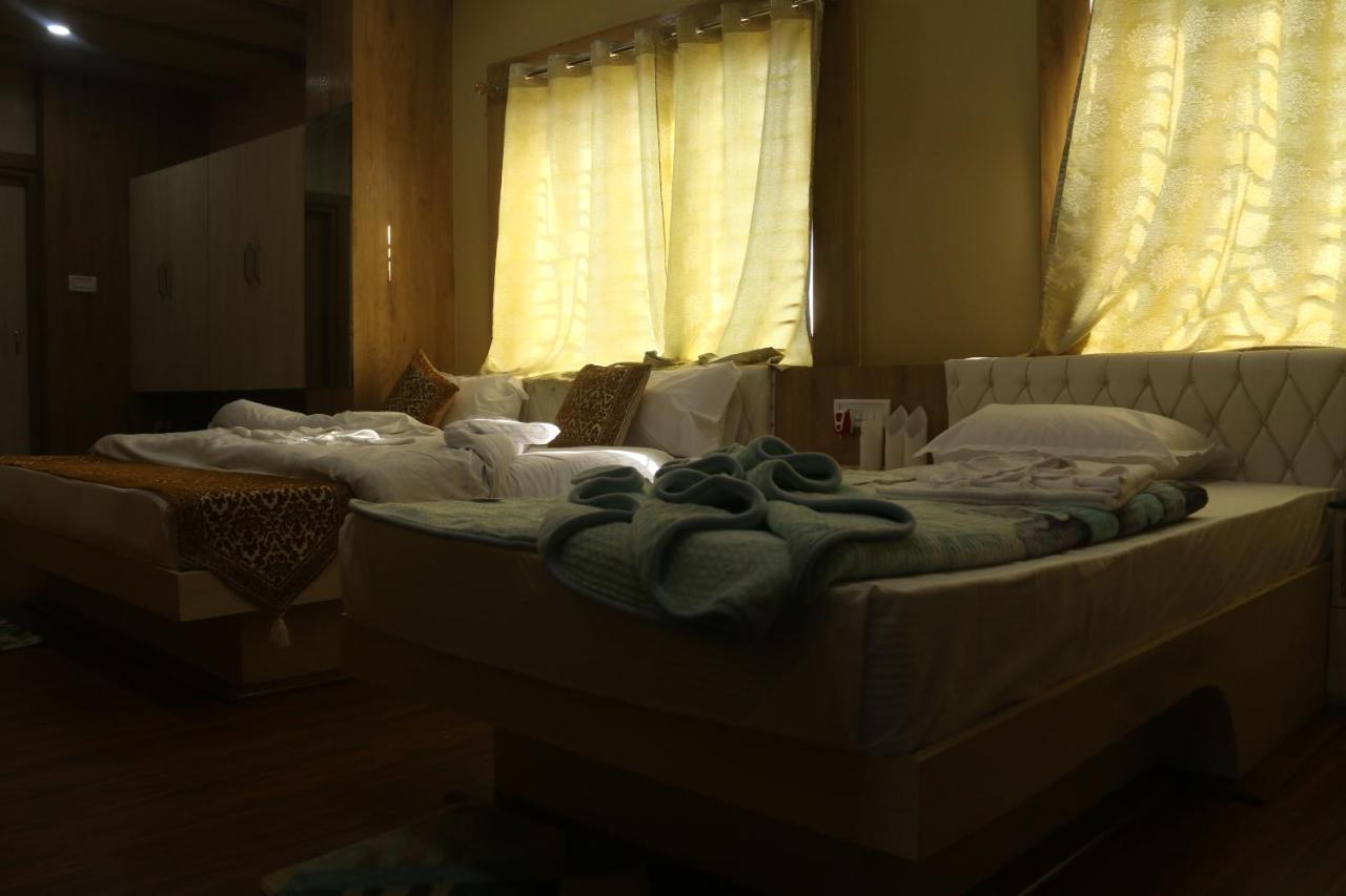 Hotel Himalaya Агартала Экстерьер фото