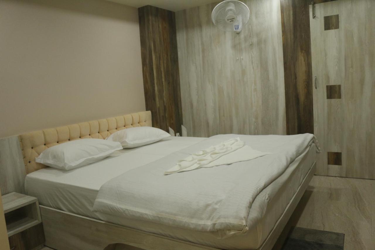 Hotel Himalaya Агартала Экстерьер фото
