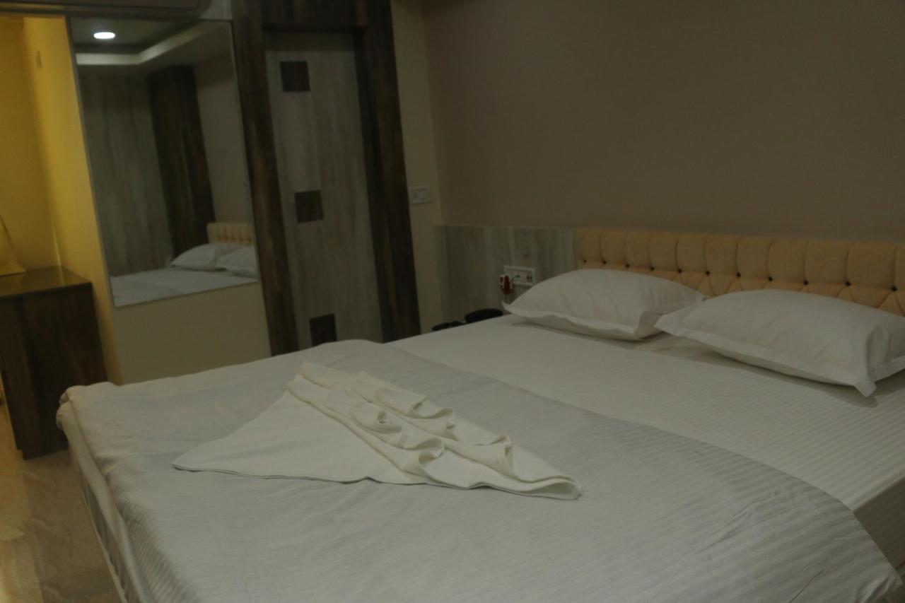 Hotel Himalaya Агартала Экстерьер фото