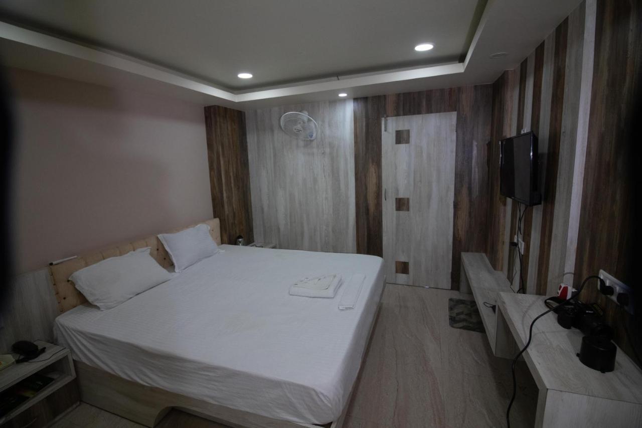 Hotel Himalaya Агартала Экстерьер фото