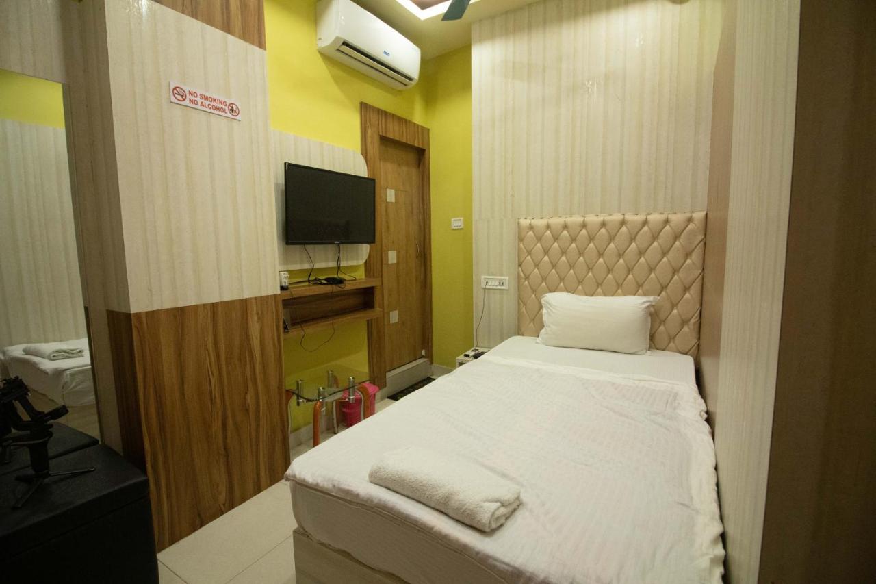 Hotel Himalaya Агартала Экстерьер фото