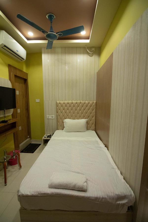 Hotel Himalaya Агартала Экстерьер фото