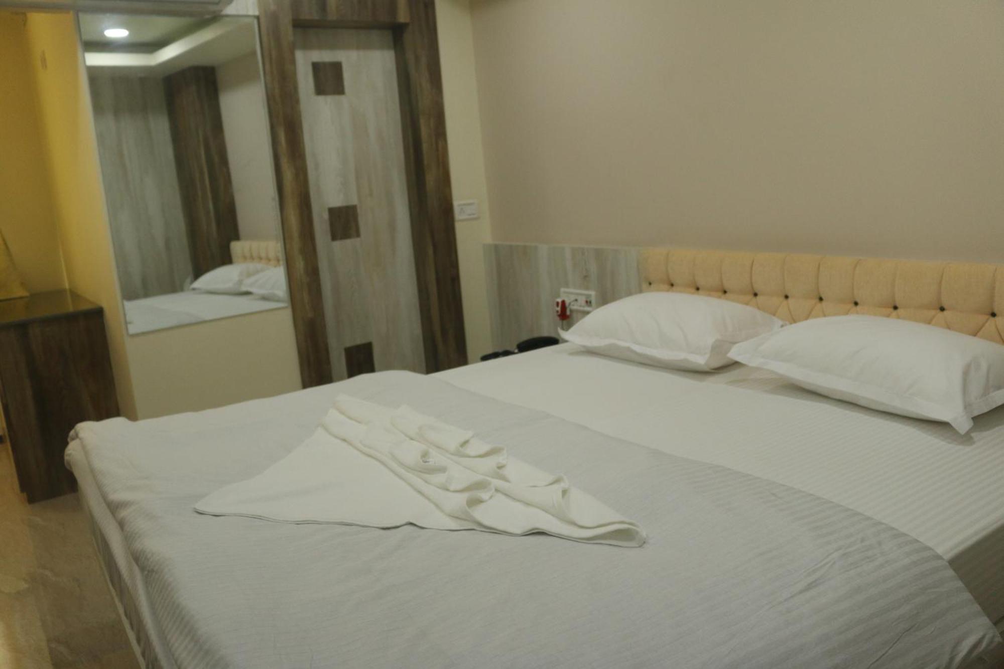 Hotel Himalaya Агартала Экстерьер фото